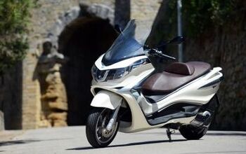 2012 Piaggio X10 500 Executive Review - Motorcycle.com