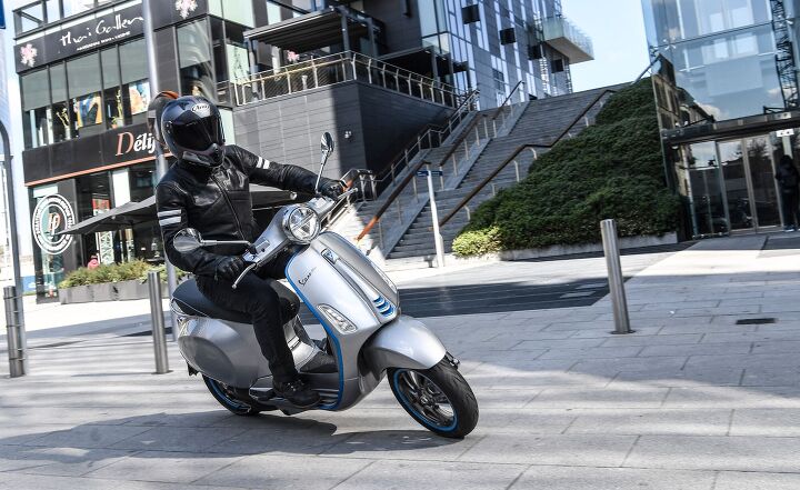 2019 Vespa Elettrica Review - First Ride