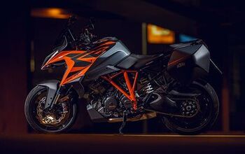 2022 KTM 1290 Super Duke GT First Look