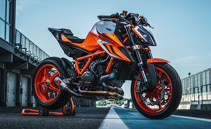 2022 KTM 1290 Super Duke R EVO First Look