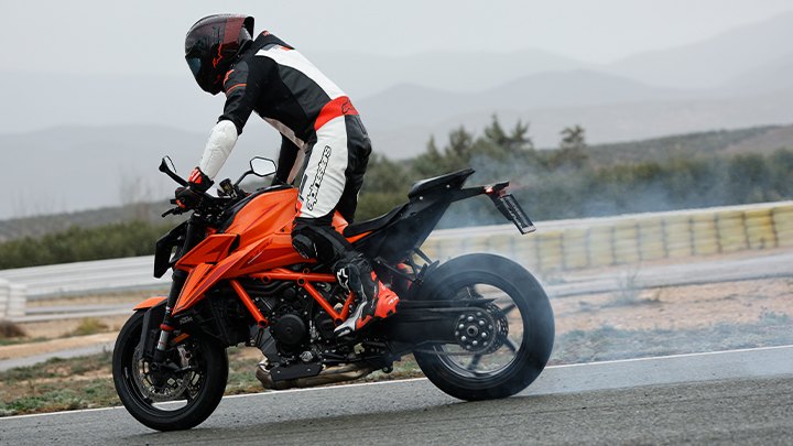 2024 KTM 1390 Super Duke R EVO Review – First Ride