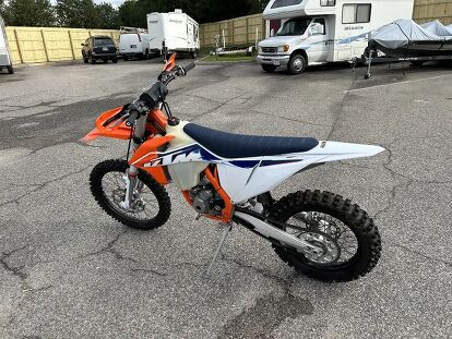 2022 KTM 250 XC-F Dirt Bike Hardly Ridden!